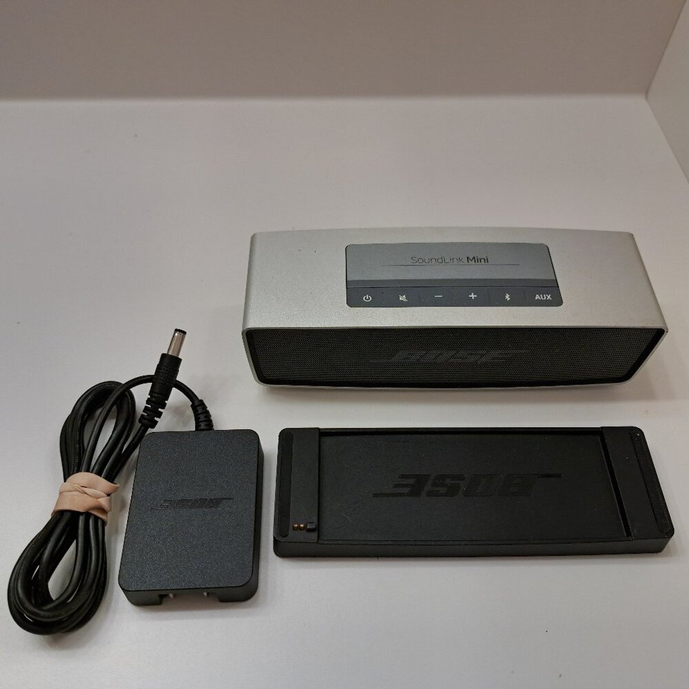 Bose SoundLink Mini Bluetooth Wireless Mobile Portable Speaker Silver Charger 2